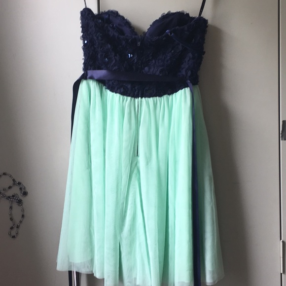 B. Darlin formal Dress - Picture 4 of 6